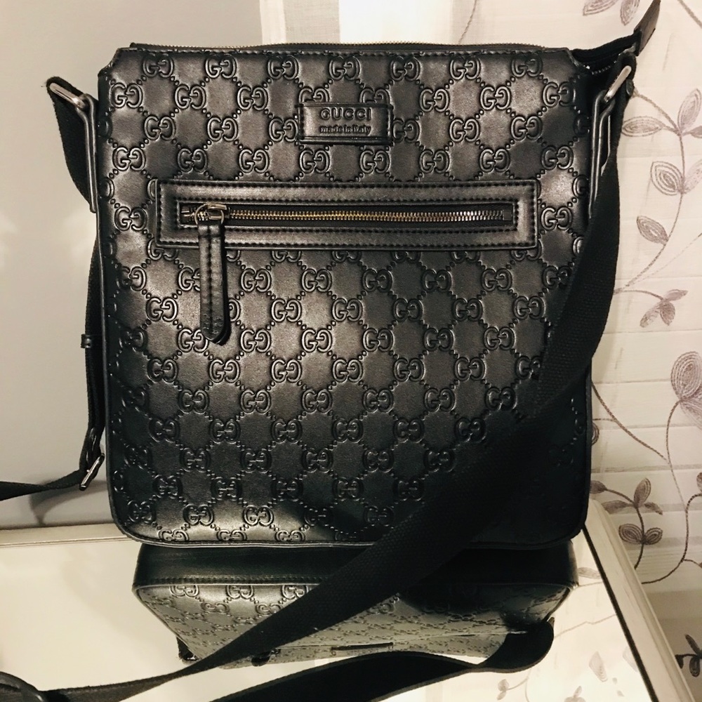 Gucci Black Signature Messenger Bag